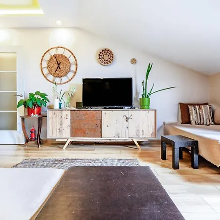 Peaceful Flat With Adalar View, Balcony And Terrace In Maltepe Apartment