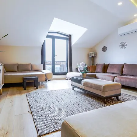 Apartment Peaceful Flat With Adalar View, Balcony And Terrace In Maltepe *