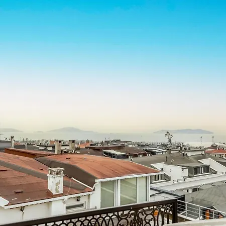 Peaceful Flat With Adalar View, Balcony And Terrace In Maltepe